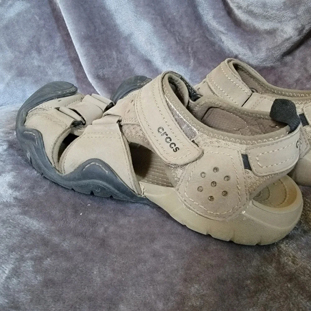 Crocs Swiftwater Leather Fisherman Sandals Mens 7 Khaki Good Closed Toe Hiking